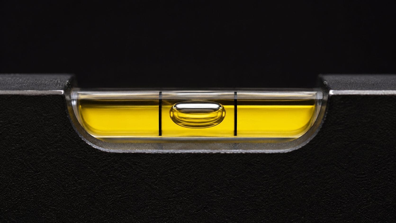 The bubble in a spirit level vial — the device the Qobban mark is built from